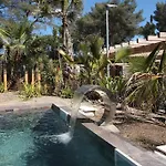 Eden, Ac, Pool And At 500m شقة *