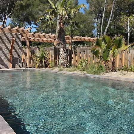 Eden, Ac, Pool And At 500m *